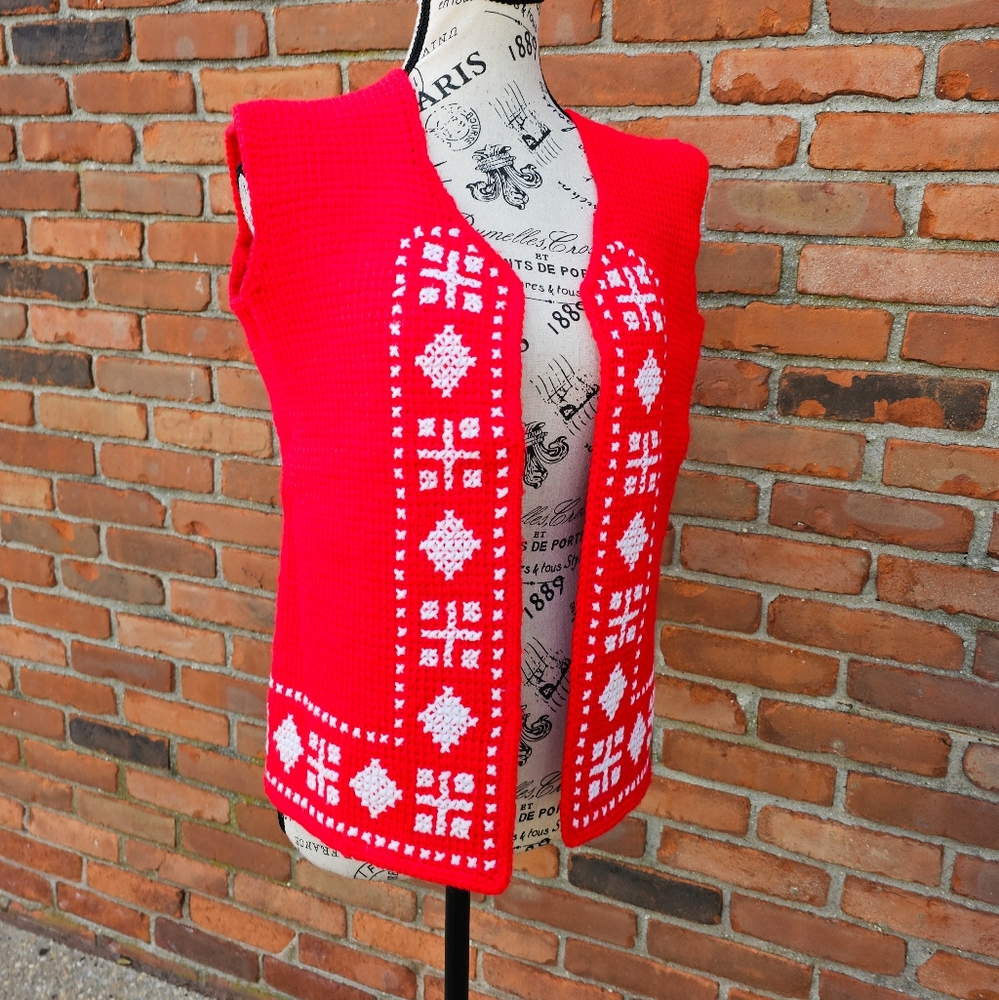 VTG Red White Knit Sweater Vest Christmas Grannycore Boho Holiday Cardigan L